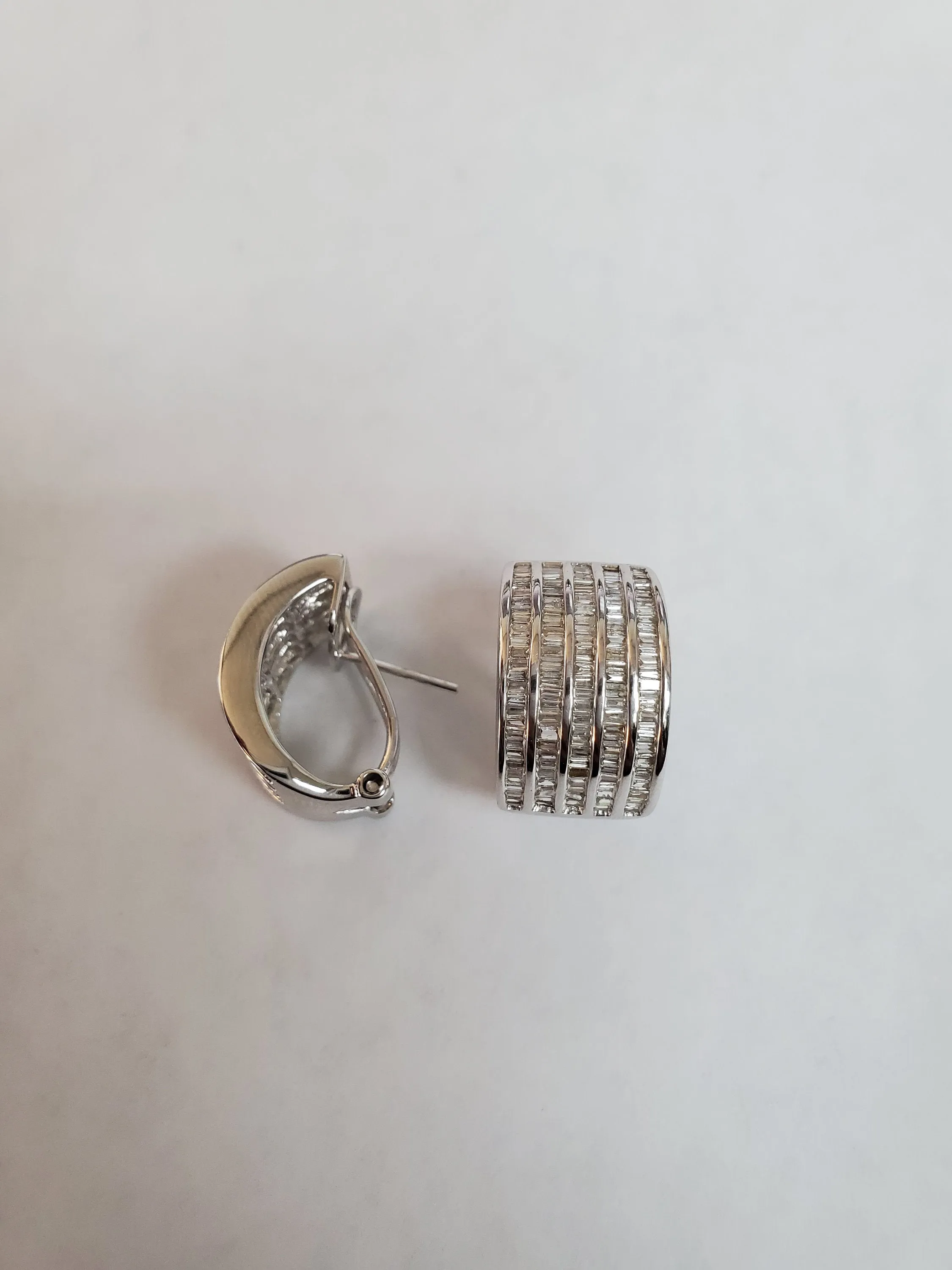 18K Baguette Diamond Cluster Statement