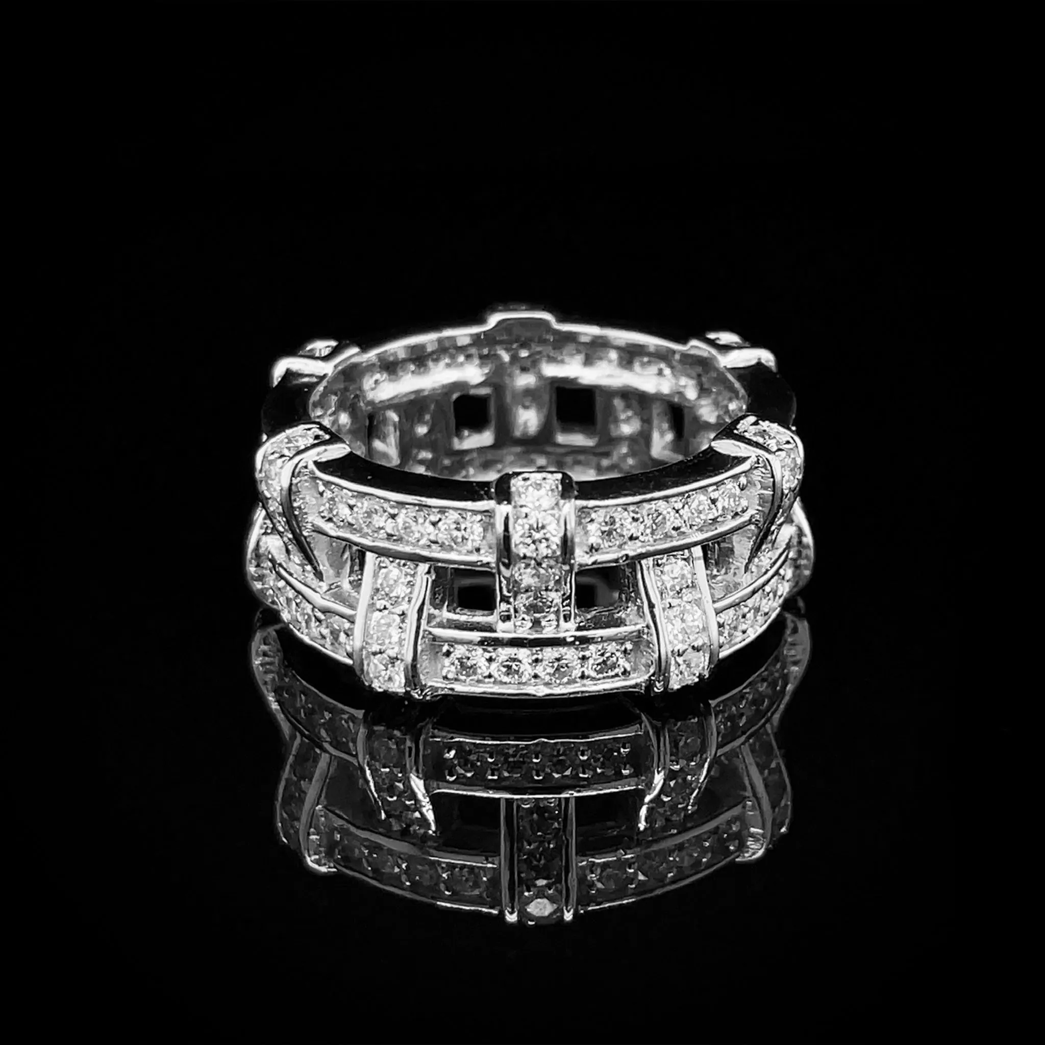 18K White Gold Interweaving Ring w/ Diamonds