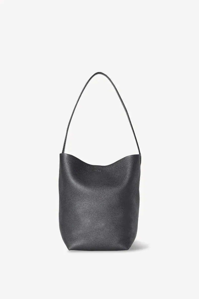 23s Luxurys Totes Designers Bags High end leather shoulder bag women's armpit irregular fashion portable crescent simple hand Cross body bag The same as kendou Wallet