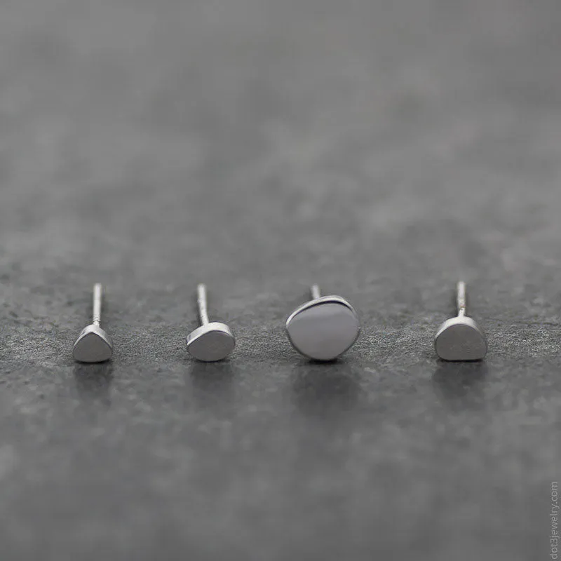 .313  THE RIVER PEBBLES | STUD SET