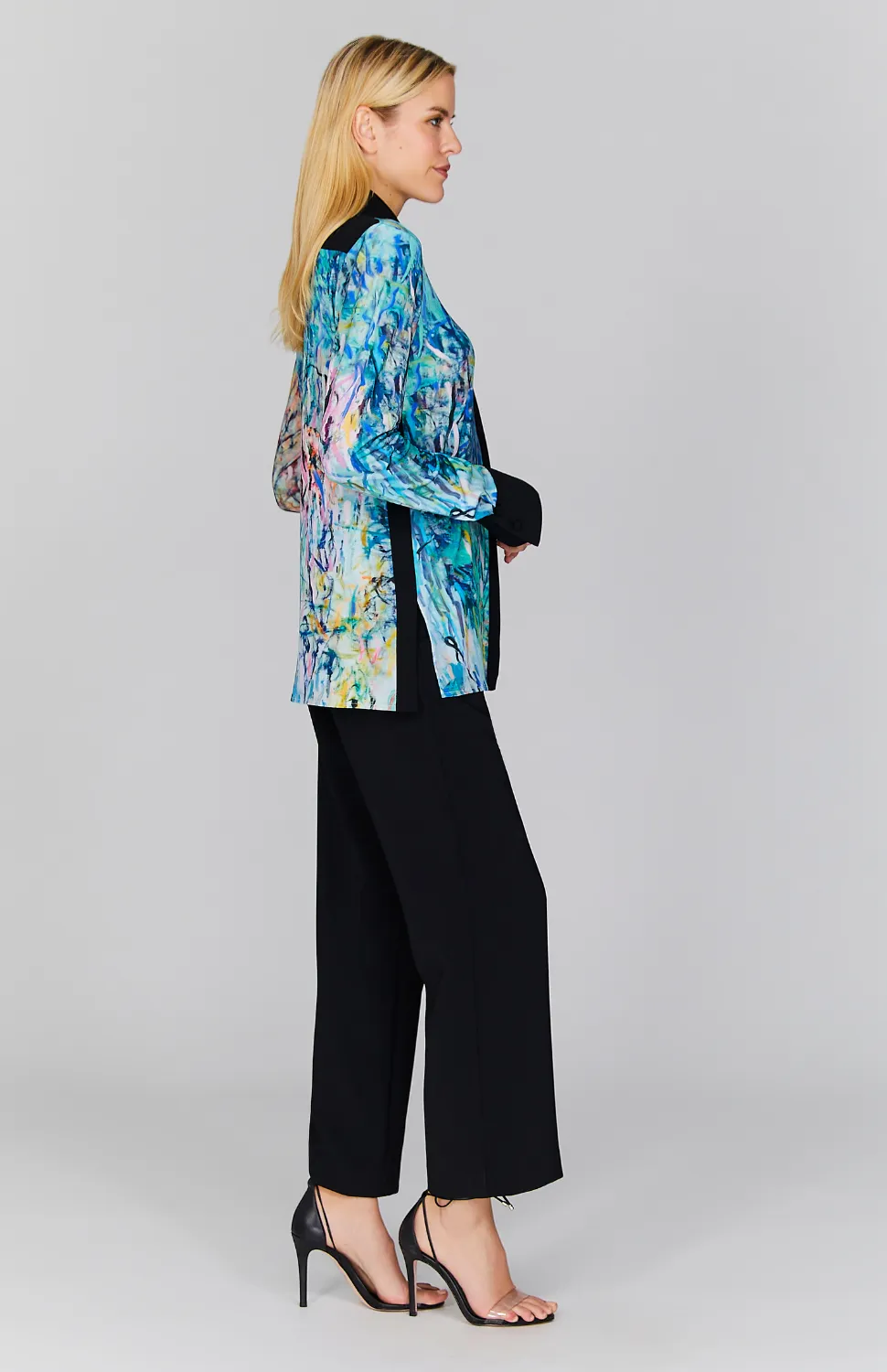 Abstract Willow Collared Shirt w/ Relaxed Sleeve