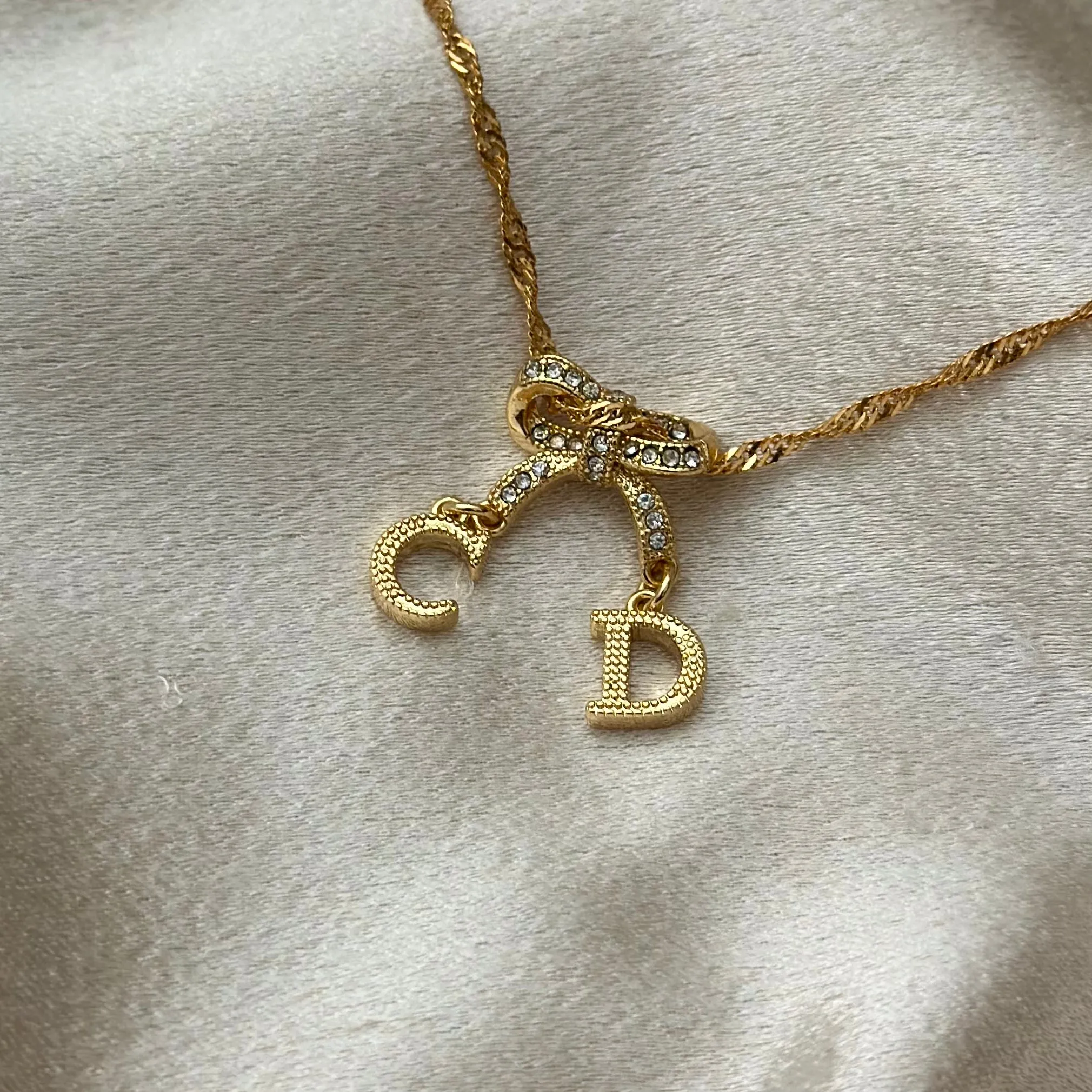 CD DIOR DAINTY NECKLACE