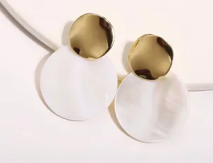 Earrings in gold