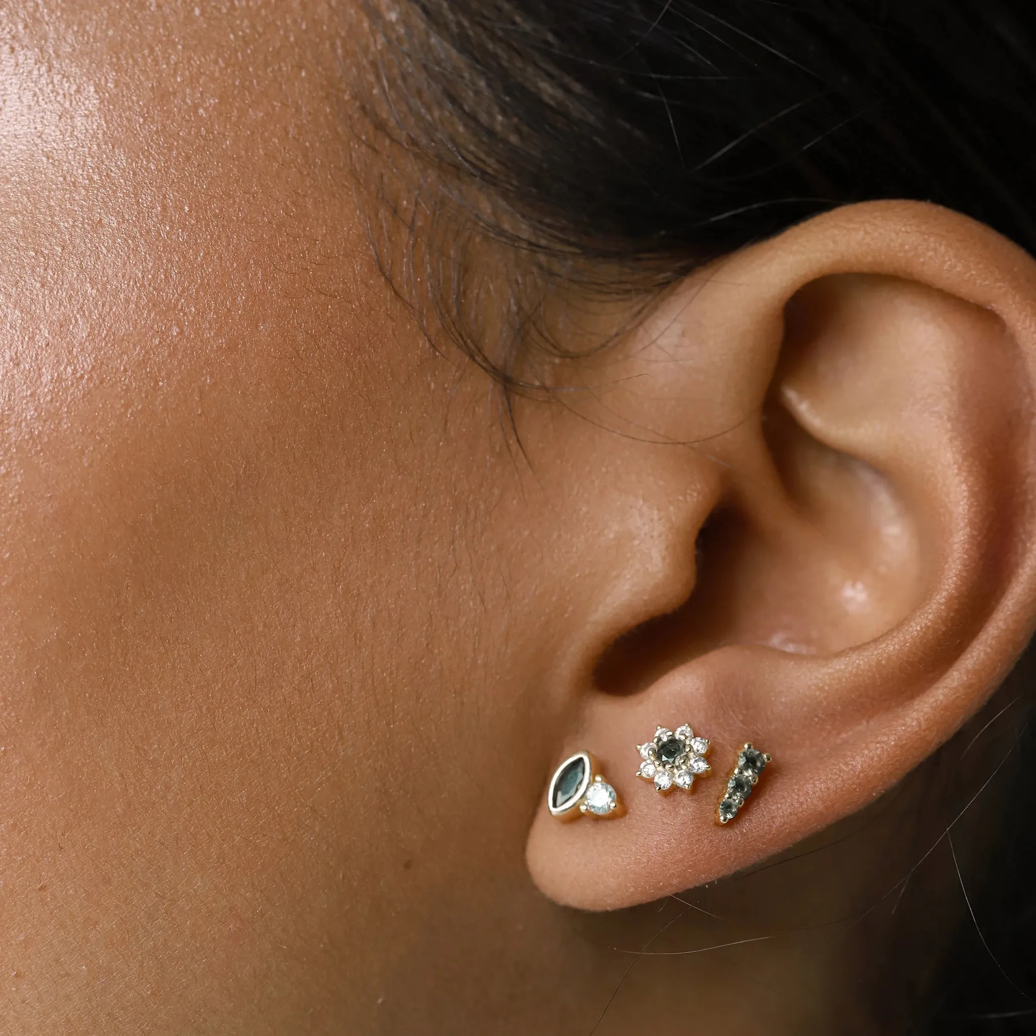 EMERALD PYRAMID STUD EARRING