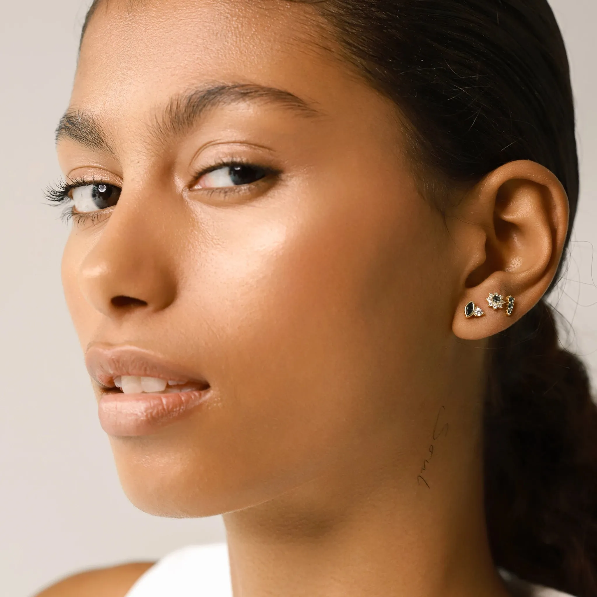 EMERALD PYRAMID STUD EARRING