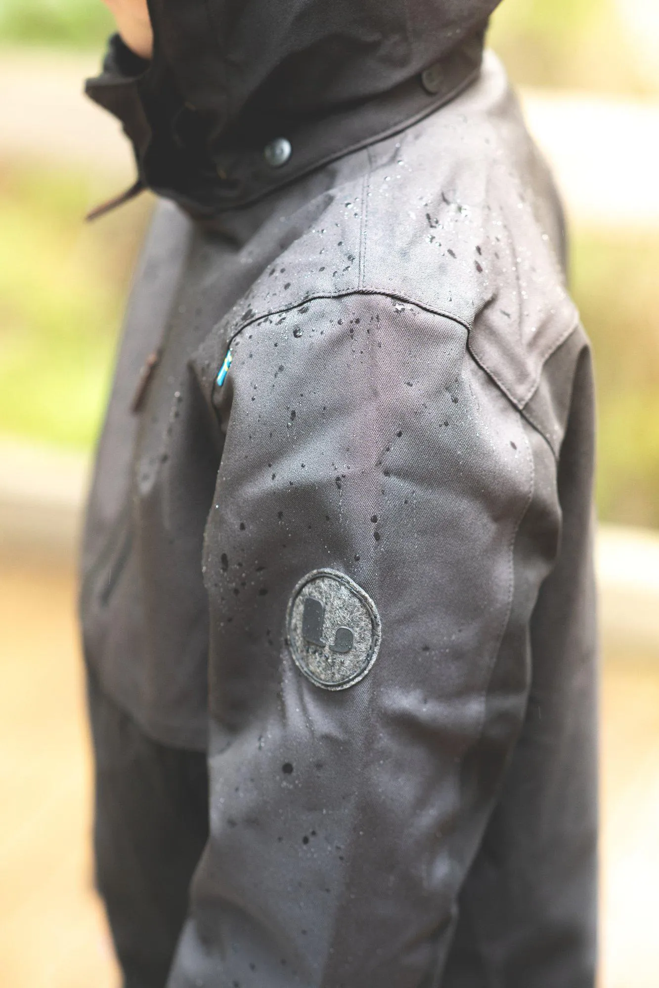 EXPLORER SHELL JACKET - BLACK