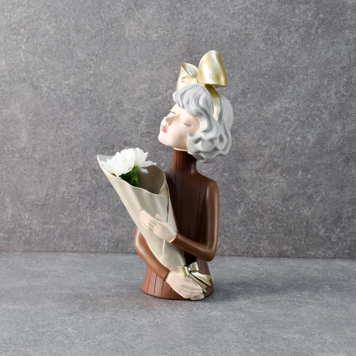 Home Artisan Aurelia with a Bouquet Sculpture
