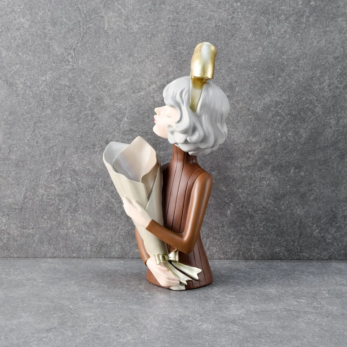 Home Artisan Aurelia with a Bouquet Sculpture