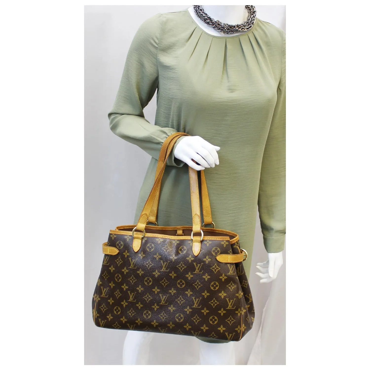 Louis Vuitton Batignolles Horizontal Monogram Casnvas Tote Bag