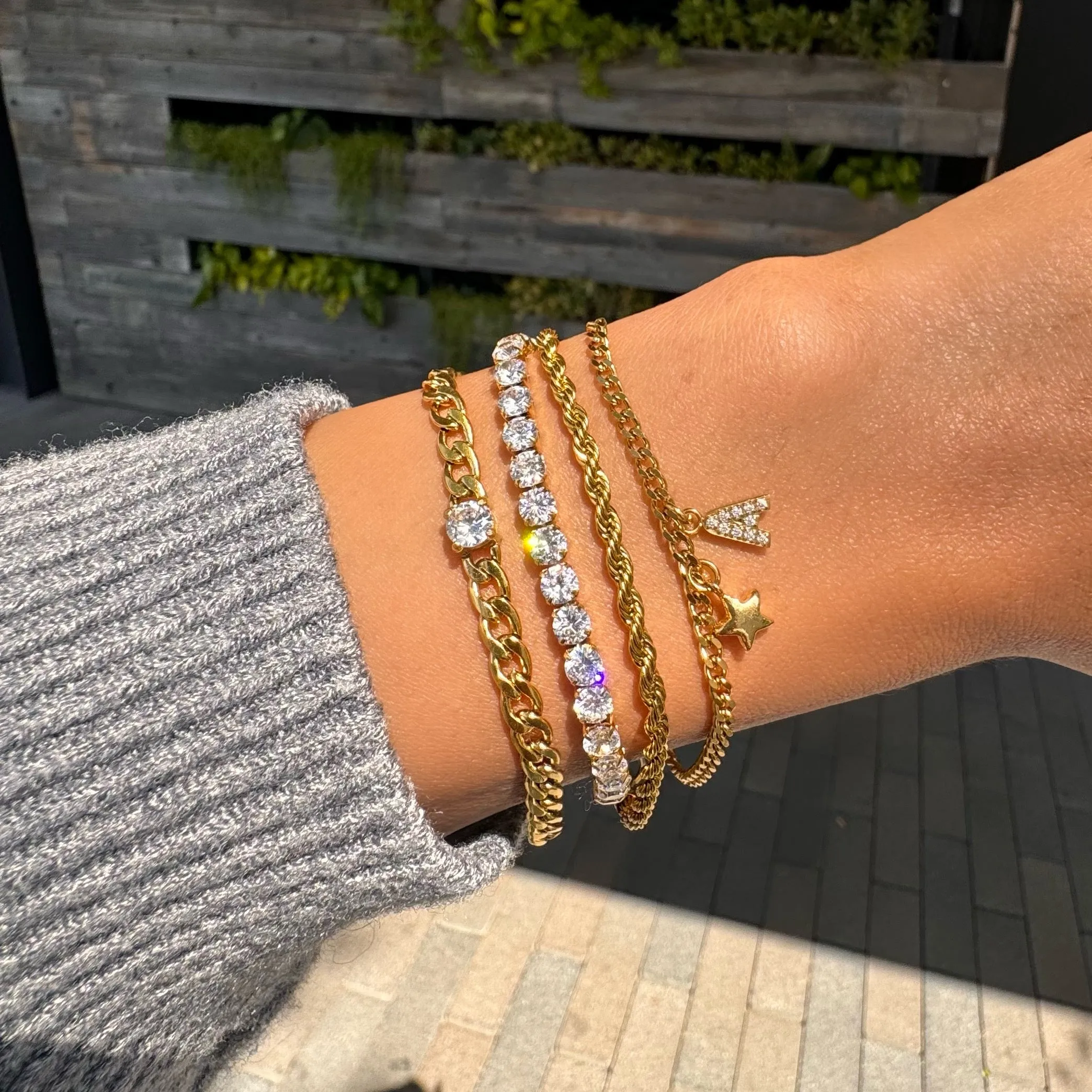 Minimal Chain Round Crystal Bracelet