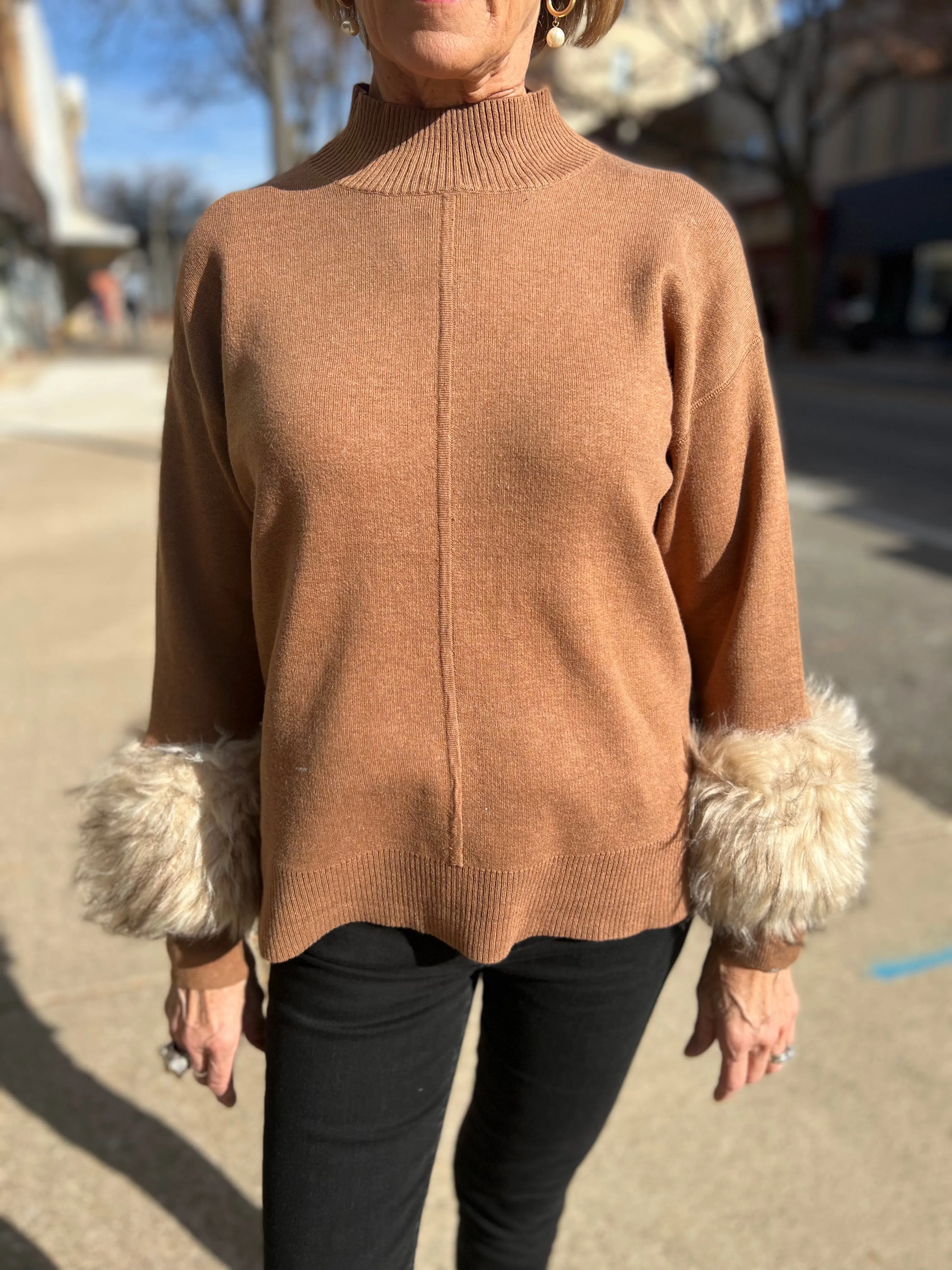 Ost Relaxed Sweater with Faux Fur