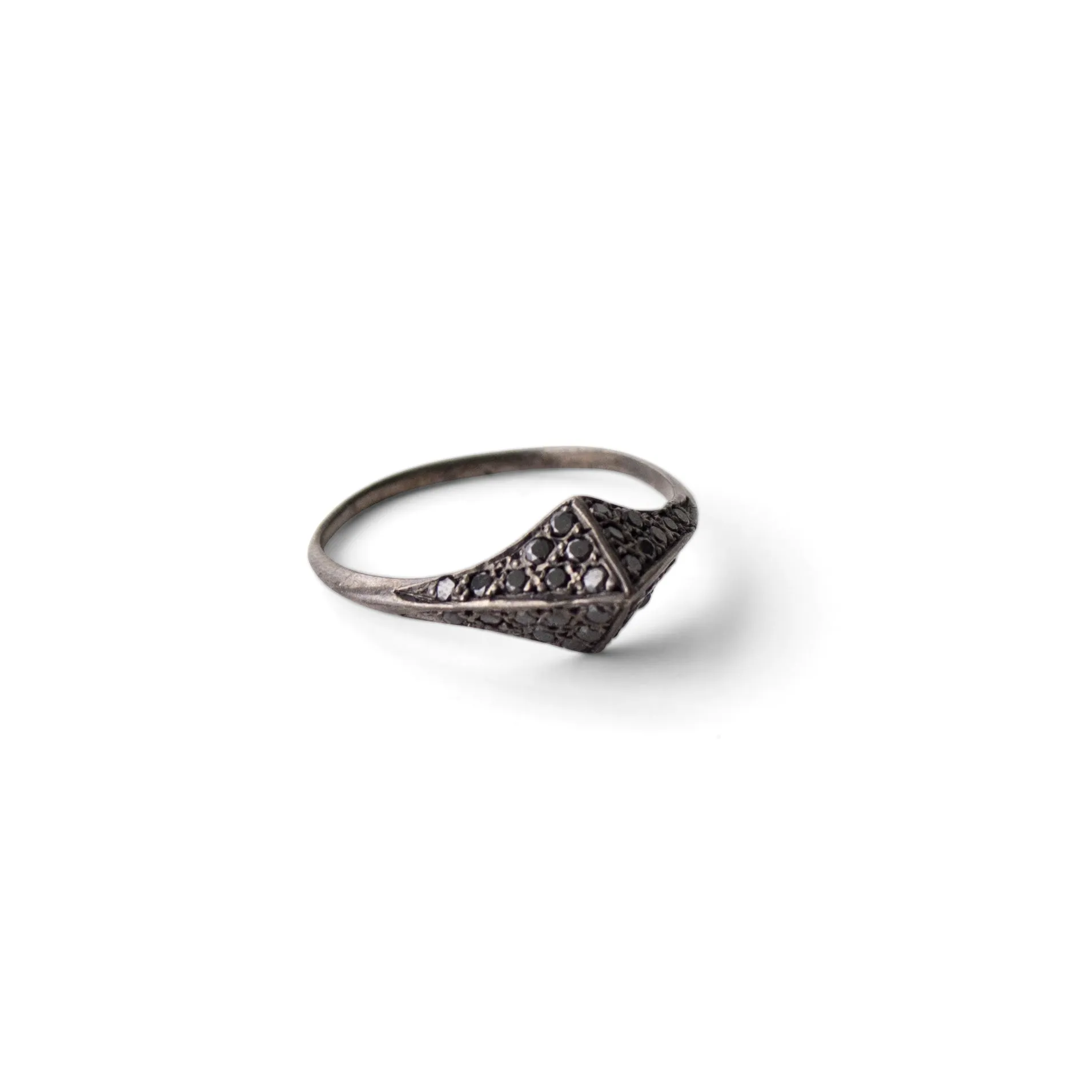 pavé lis ring