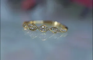 Ribbon Diamond Ring