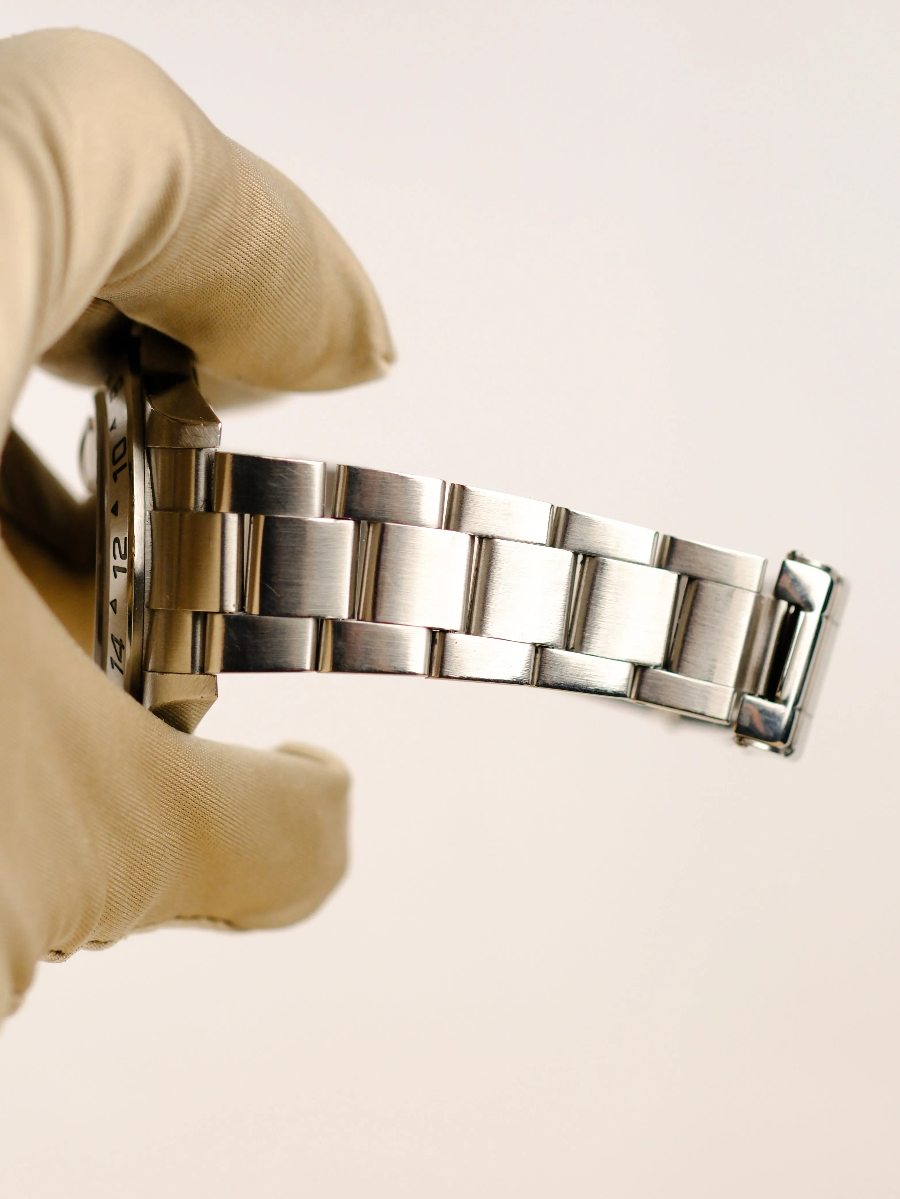 Rolex Explorer ii 16570 - F Serial