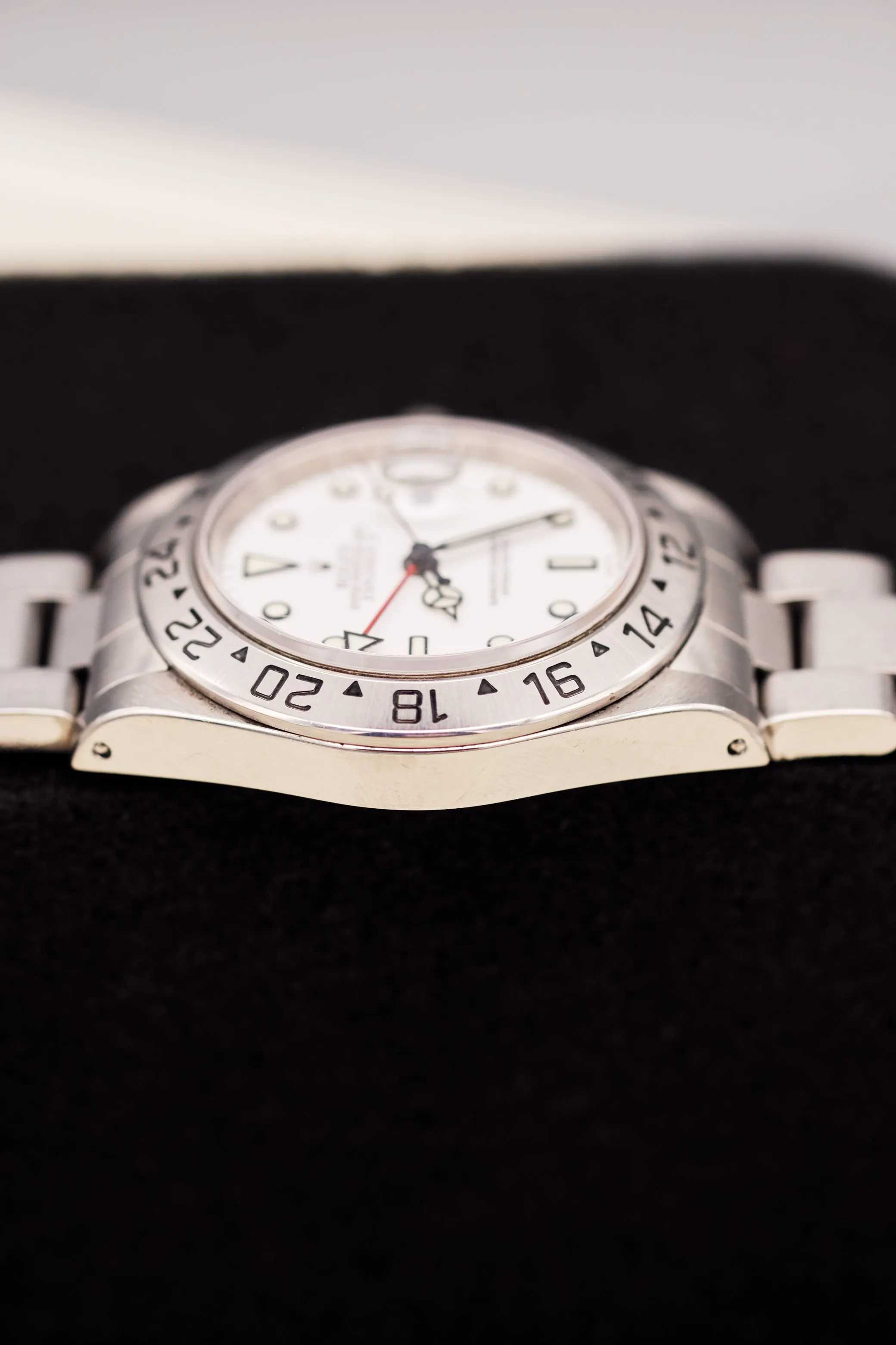 Rolex Explorer ii 16570 'Polar' Swiss Only Dial - 1999
