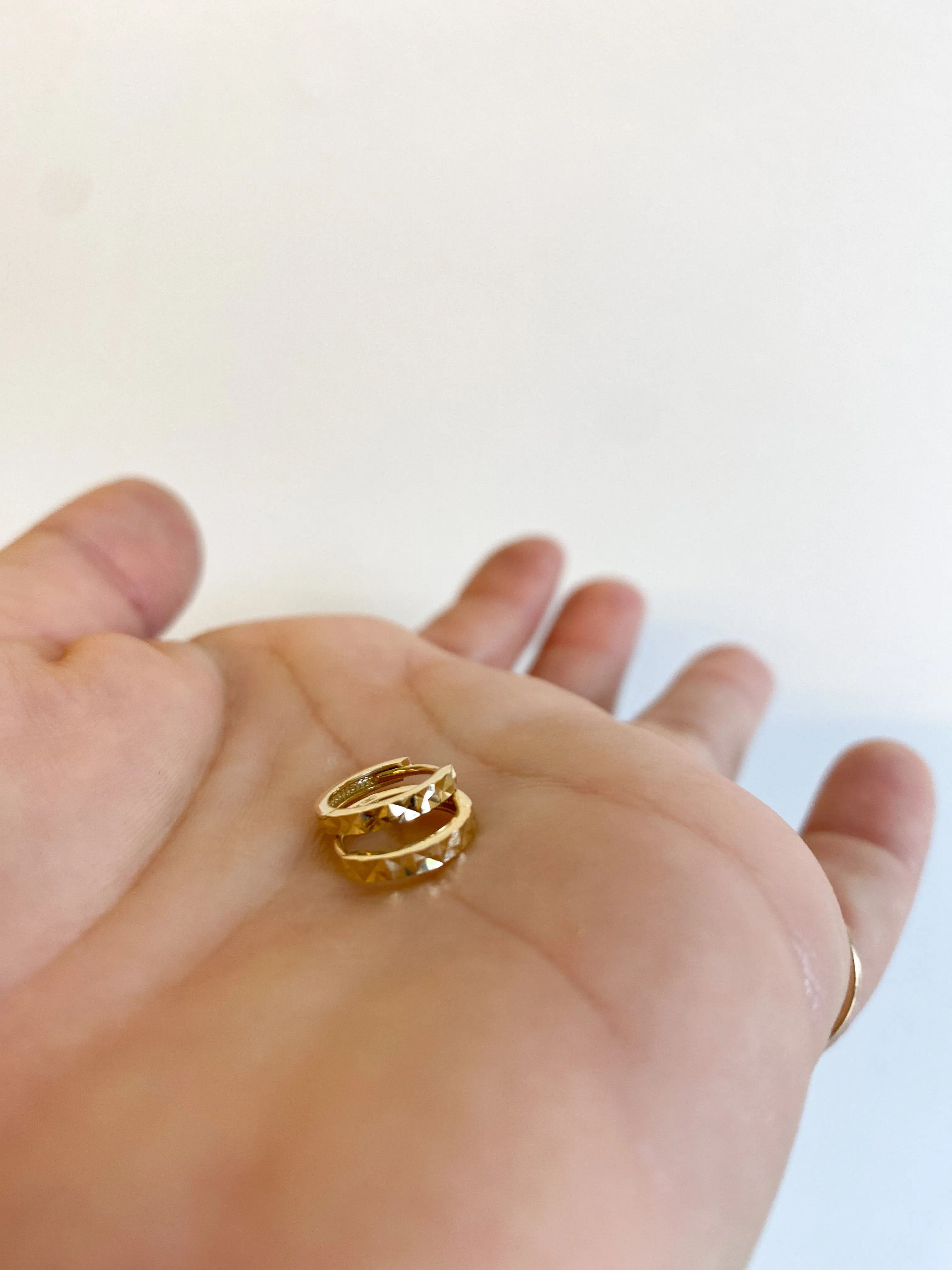 SOLID GOLD TEXTURED HUGGIE HOOP