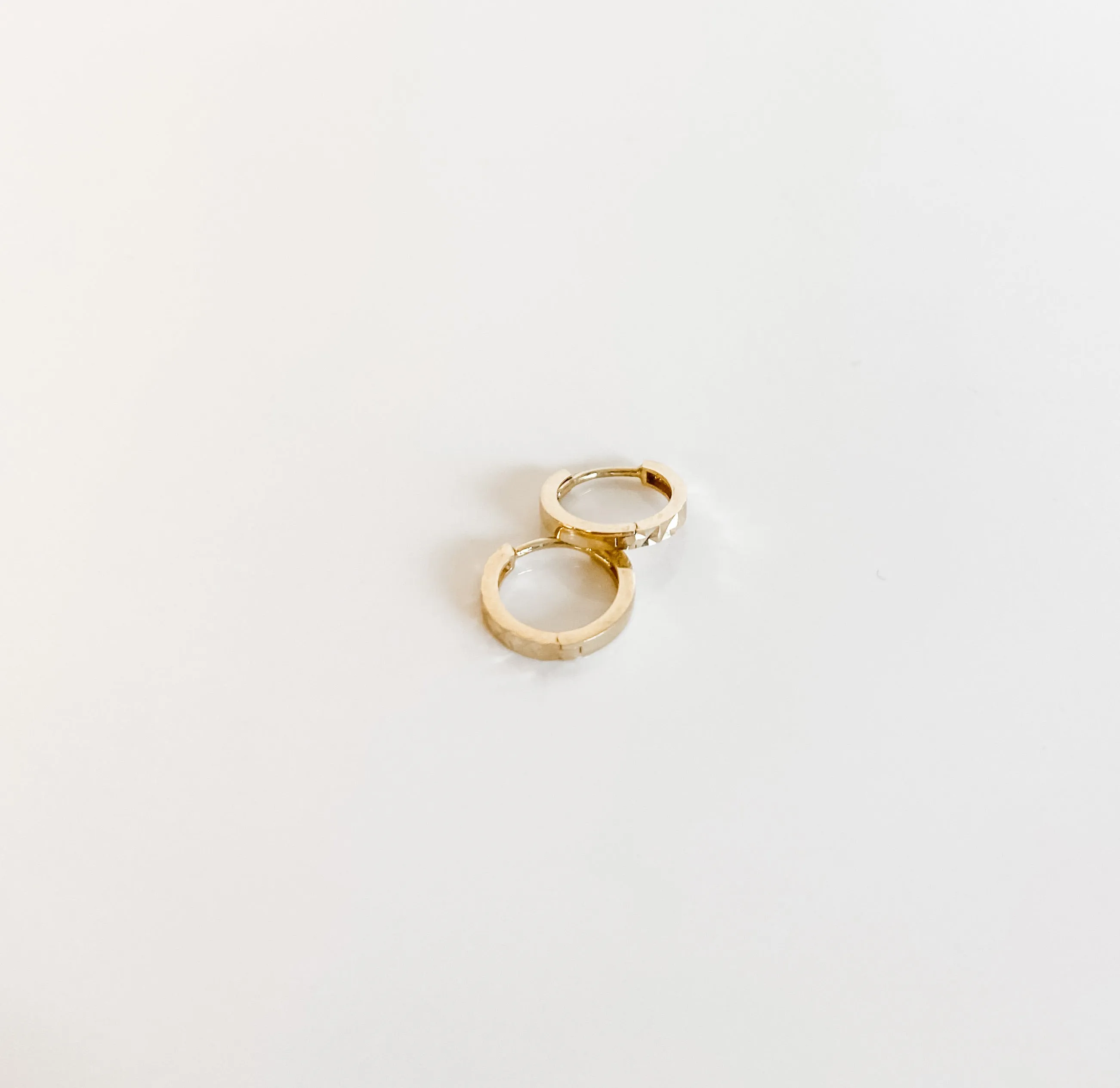 SOLID GOLD TEXTURED HUGGIE HOOP